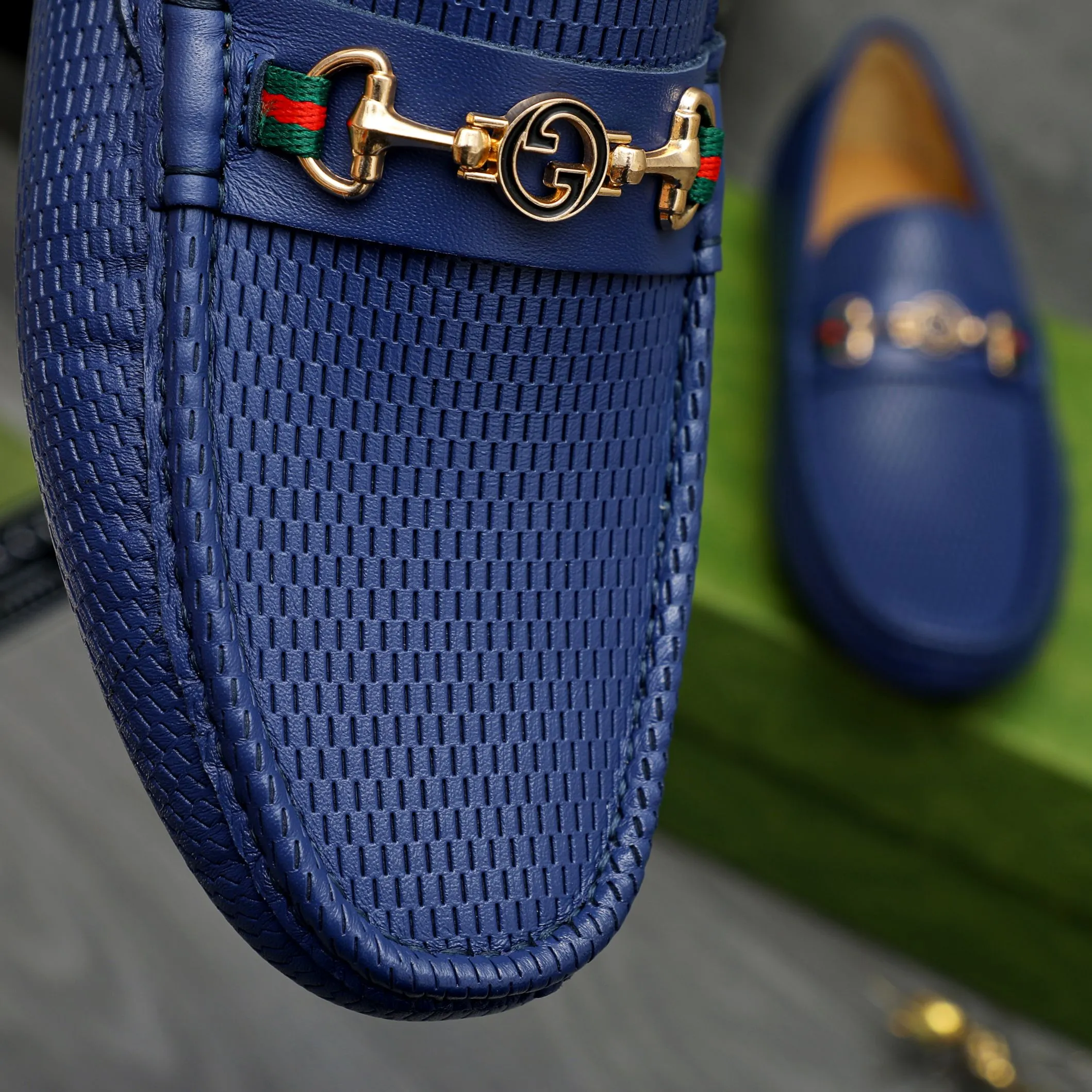 P420 Product trademark: GUCCI (Gucci) casual slip-on men's shoes Regular size: 38-44 Product materials: Selected hollow cowhide upper, sheepskin lining, original rubber outsole